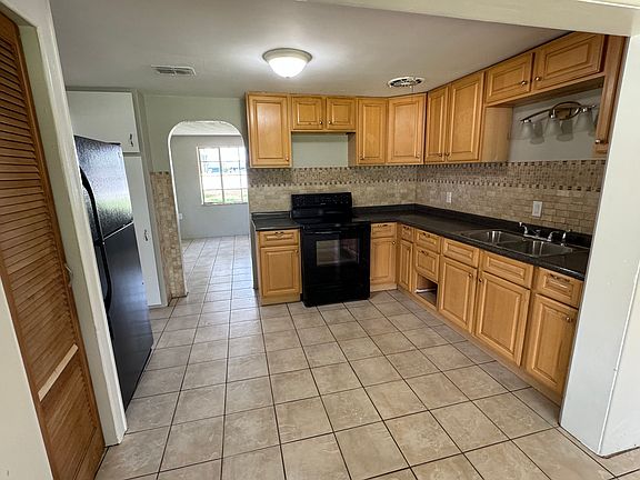 5th image of 105 W Pinecrest Dr