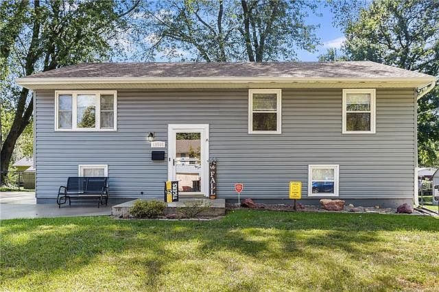 1st image of 18505 E Cheyenne Dr