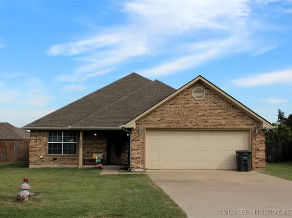 908 N 3rd St, Calera, OK 74730