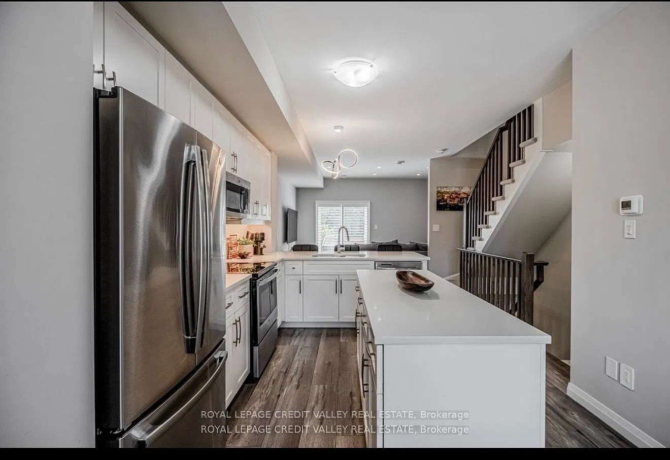 720 Grey St — Photo 3