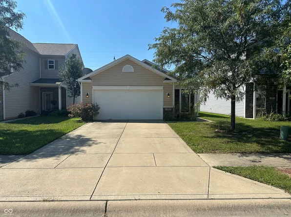 2323 Shadow Bend Dr, Columbus, IN 47201