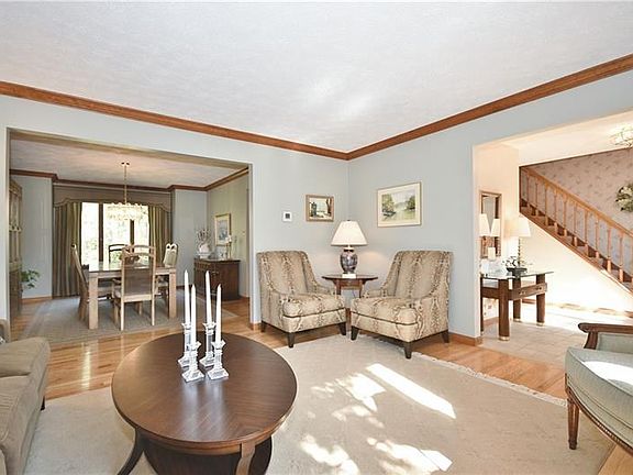 4th image of 2437 Bonnie Dell Dr
