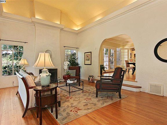 2nd image of 3558 Calafia Ave