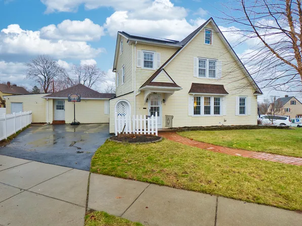 82 Scarborough Road, Manchester, CT 06040