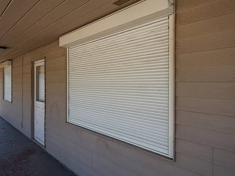 1053 E Weldon Ave — Photo 33