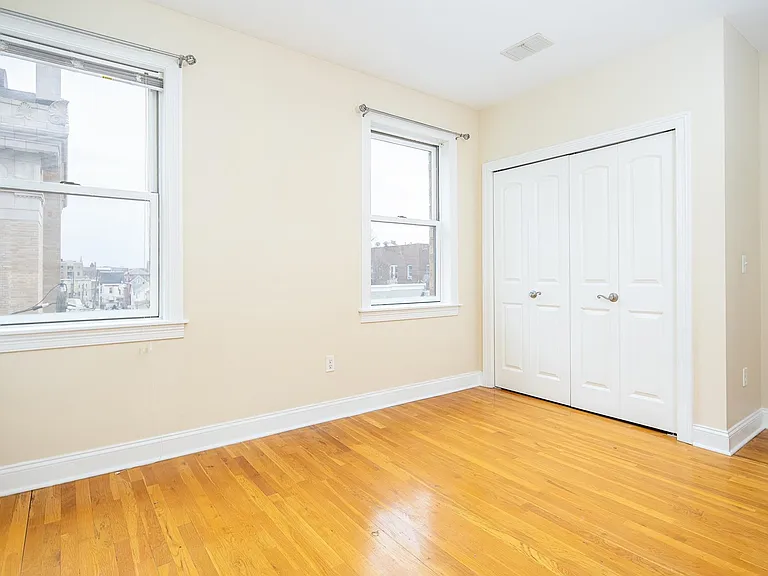 528 47th St #3A — Photo 11