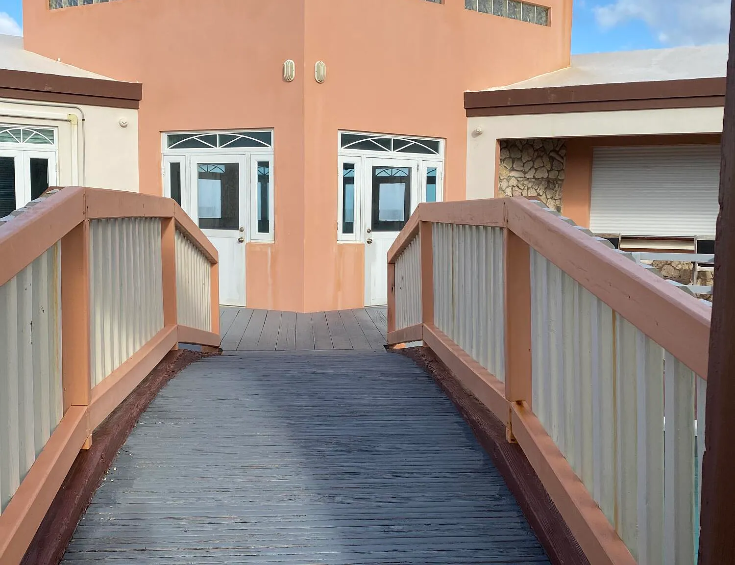 4 bed, $5,500 — Photo 1