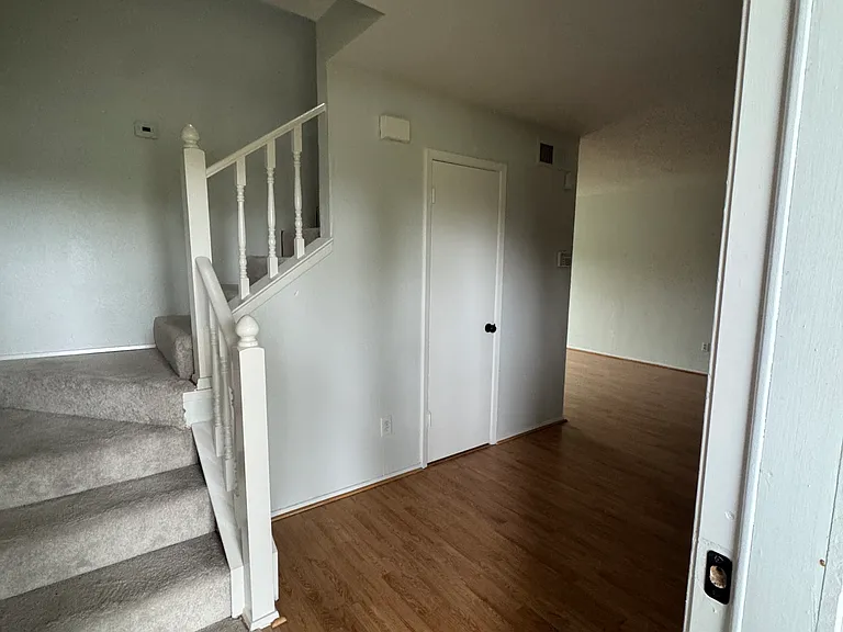 323 Towne House Ln — Photo 5