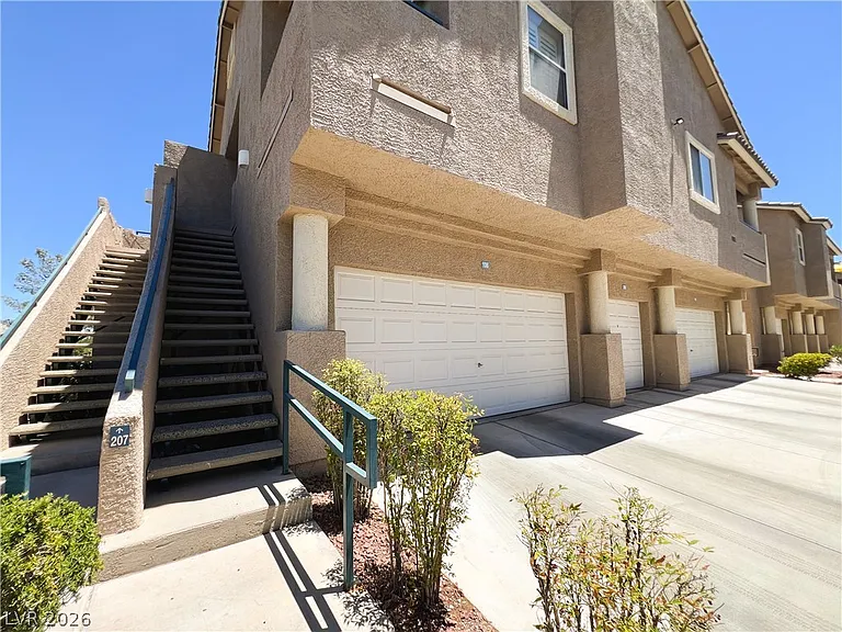 2100 Quarry Ridge St #207 — Photo 4