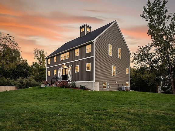 4th image of 124 Tiffany St