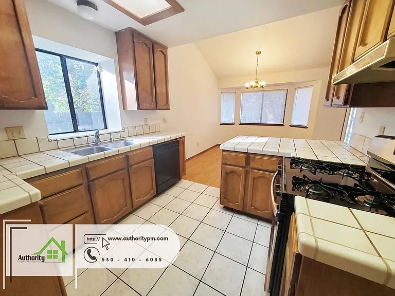 3996 Morningsun Dr — Photo 6