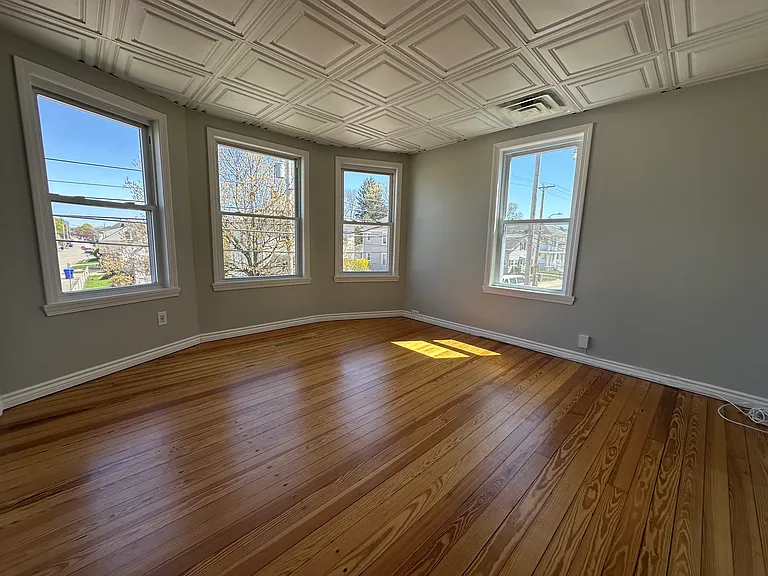 904 York Ave #1 — Photo 11