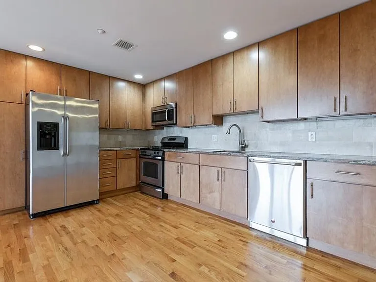 17 Meadow Rd #407 — Photo 1
