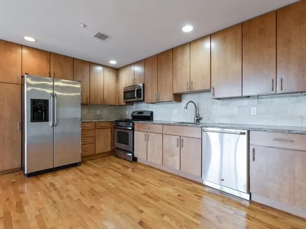 17 Meadow Rd, Rutherford, NJ