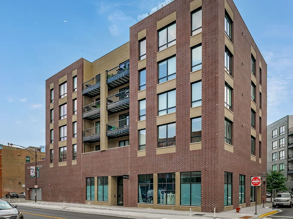 680 N Milwaukee Ave #604