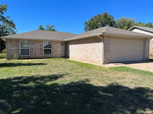 7513 Evergreen Dr, Watauga, TX 76148