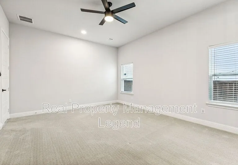 6644 Windfall Dr — Photo 15