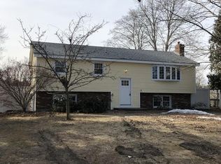 29 Shawnee Rd, Pepperell, MA 01463