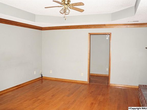 4th image of 121 Canoebrook Ln