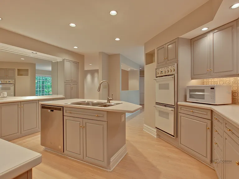 427 N Sheridan Rd — Photo 15