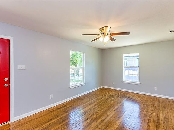 3rd image of 726 W Cornelia Cir