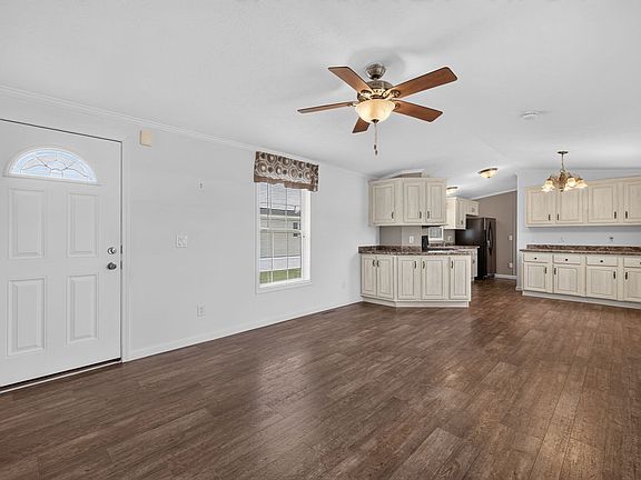 4th image of 67 Debby Ln