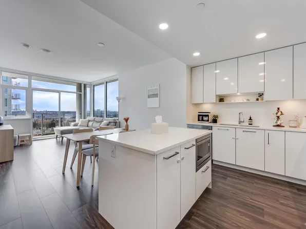 518 Clarke Rd #1507, Coquitlam, BC V3J 0S7