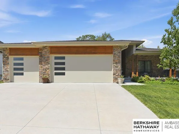 7802 N 166th St, Bennington, NE 68007