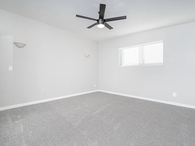 5010 W Beverly Ln — Photo 14