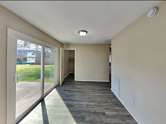 3rd image of 2023 Oak Shores Dr