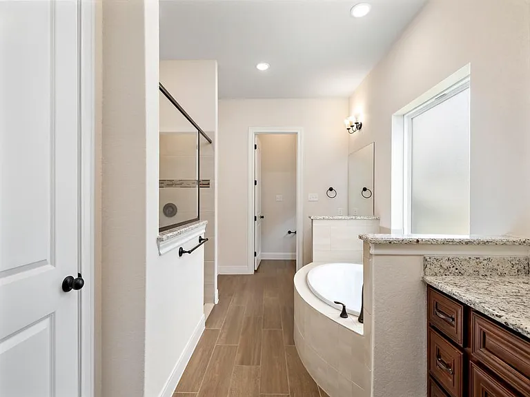 538 Carriage House — Photo 18