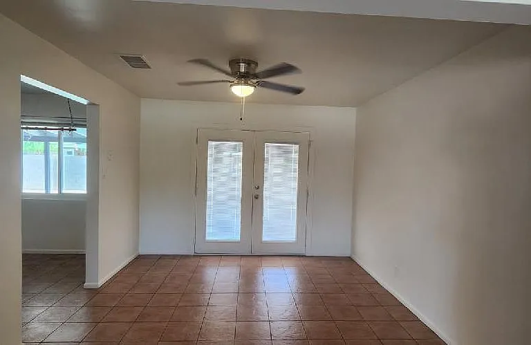 1416 E Orange St — Photo 3