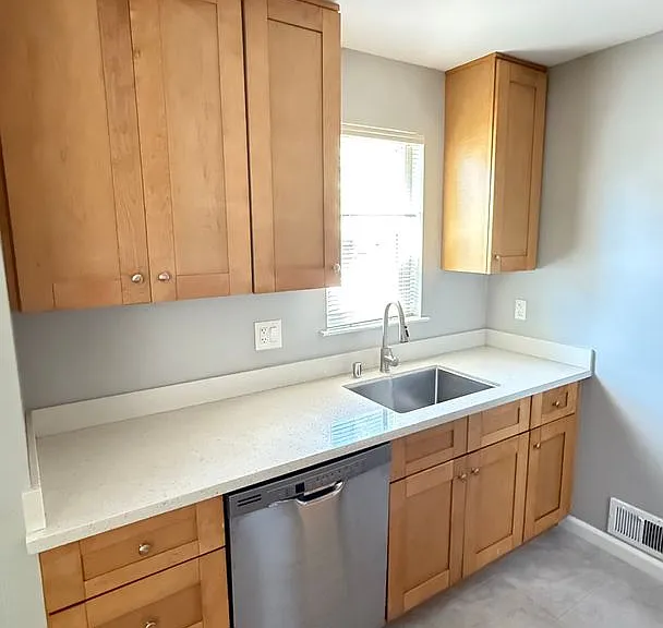 610 Ansel Rd — Photo 3