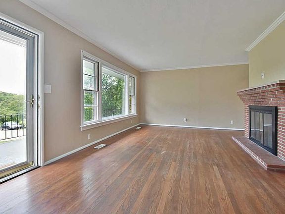 3rd image of 3103 Spicewood Ln