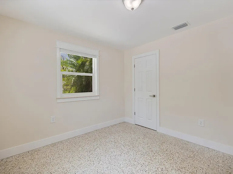 202 Pine Rd — Photo 9