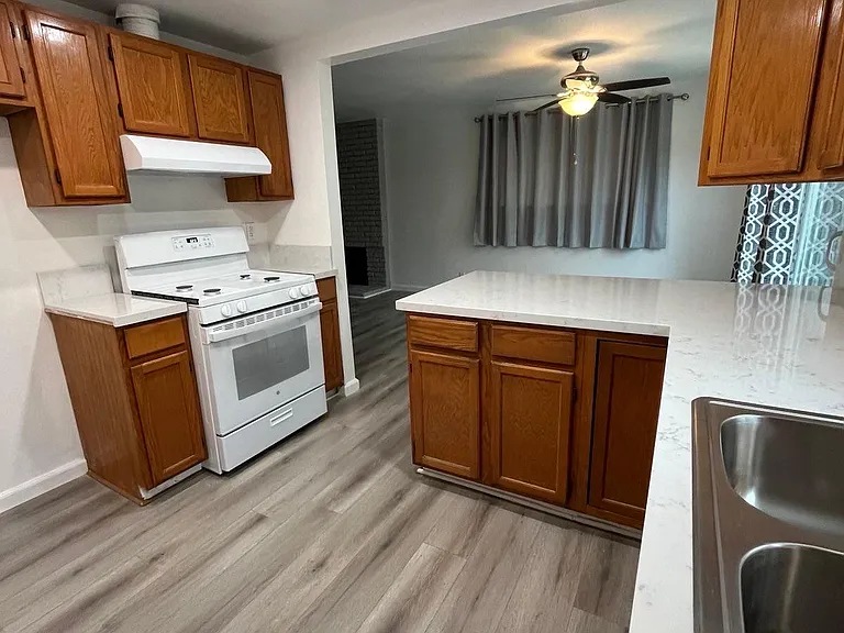 832 Penarth Ave — Photo 5