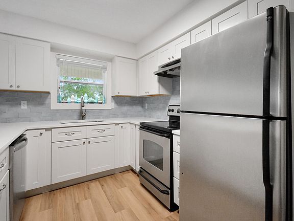 5th image of 202 C St APT C