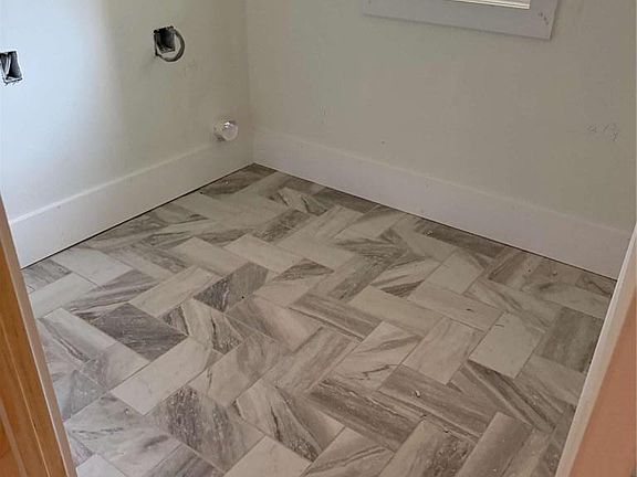 5th image of 5855 Canterbury Way