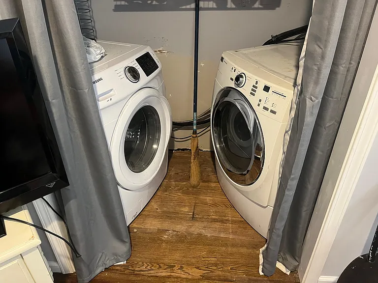 120 E Oak St #2 — Photo 6