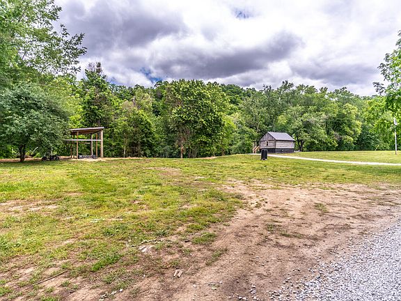 20th image of 2915 College Hill Rd