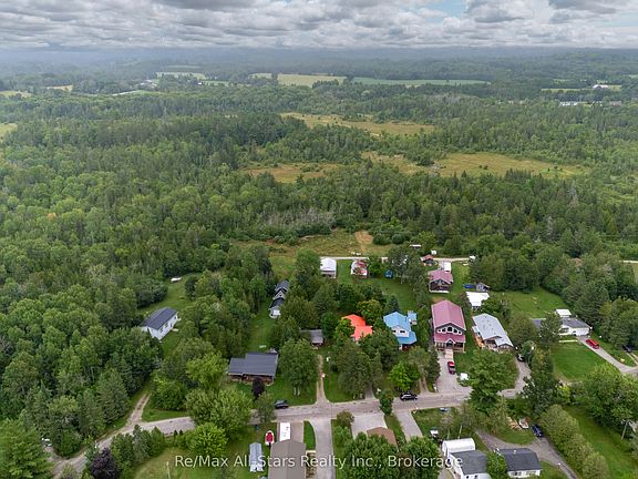 4th image of 93 Sturgeon Glen Rd