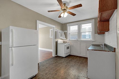 3rd image of 5007 Mardel Ave #A