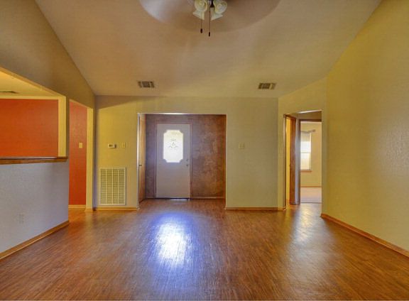3rd image of 218 Crestwood Dr