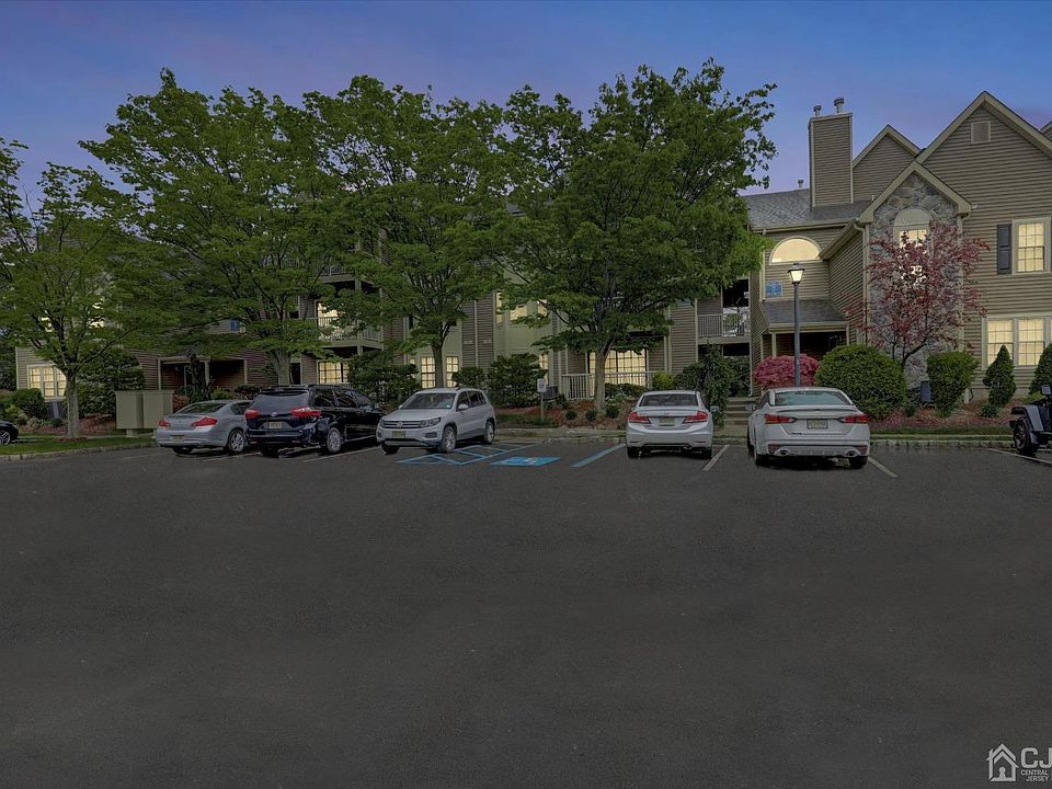 1st image of 376 Carhart Ct