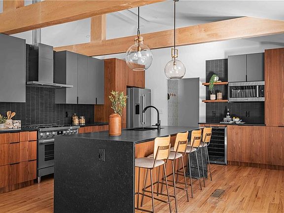 5th image of 2576 River Oak Dr