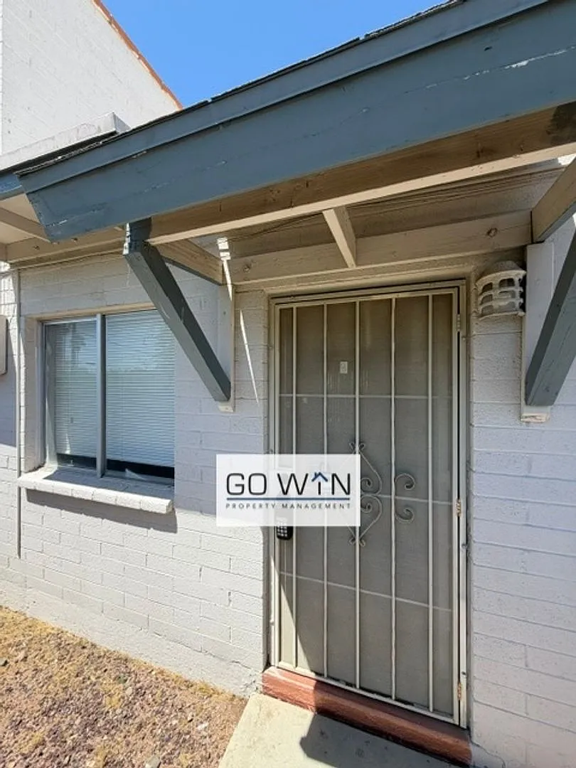 1111 E Butler Dr — Photo 3