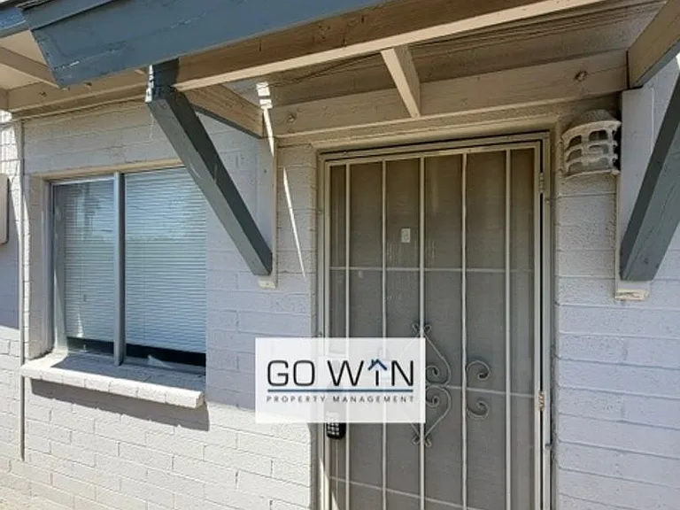 1111 E Butler Dr — Photo 3