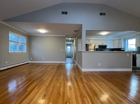 (undisclosed Address), Seaford, NY 11783