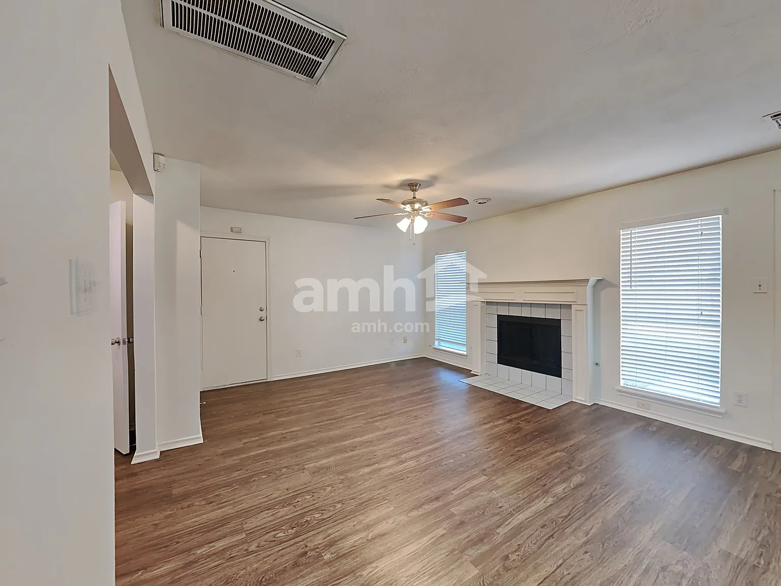 3 bed, 2.5 bath, 1699 sqft, $2,295 — Photo 4