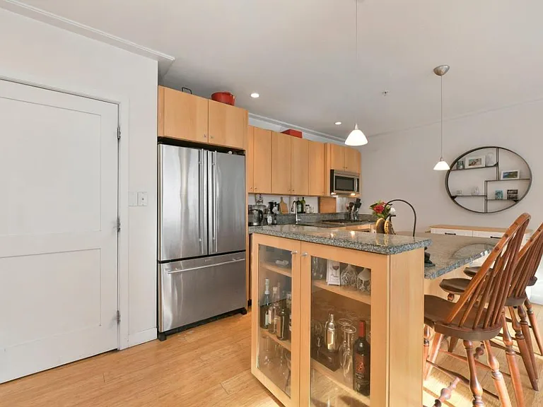335 W 2nd St #7 — Photo 5